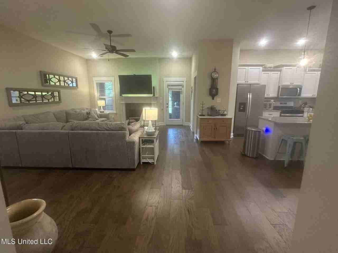 3158 Meadows Way - Photo 5 of 28