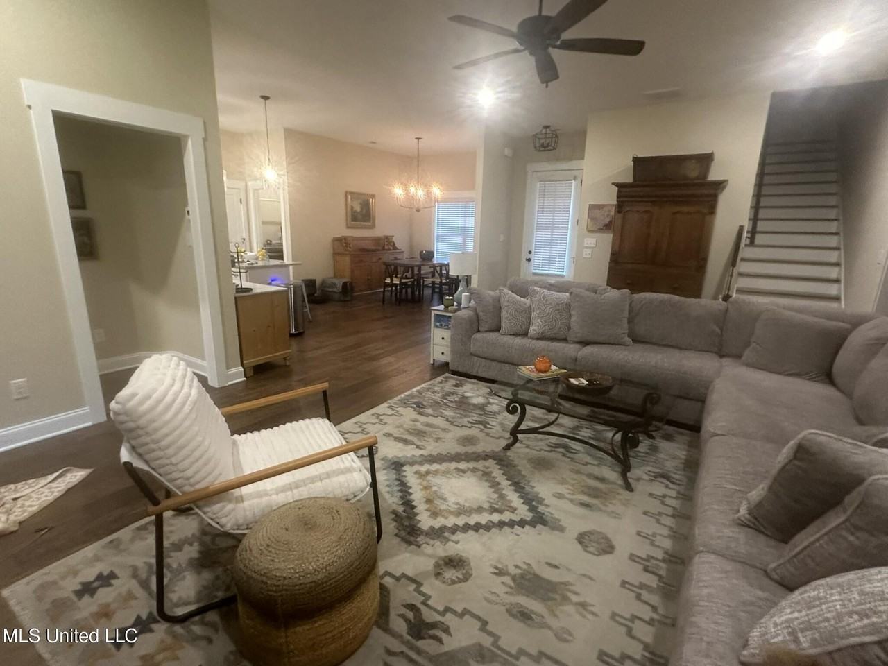 3158 Meadows Way - Photo 6 of 28