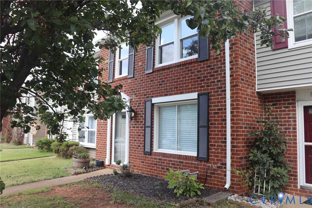 8102 Clovertree Ct - Photo 2 of 15