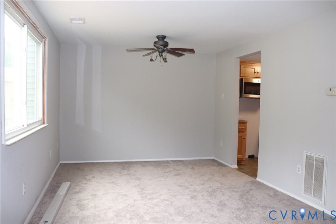 8102 Clovertree Ct - Photo 4 of 15