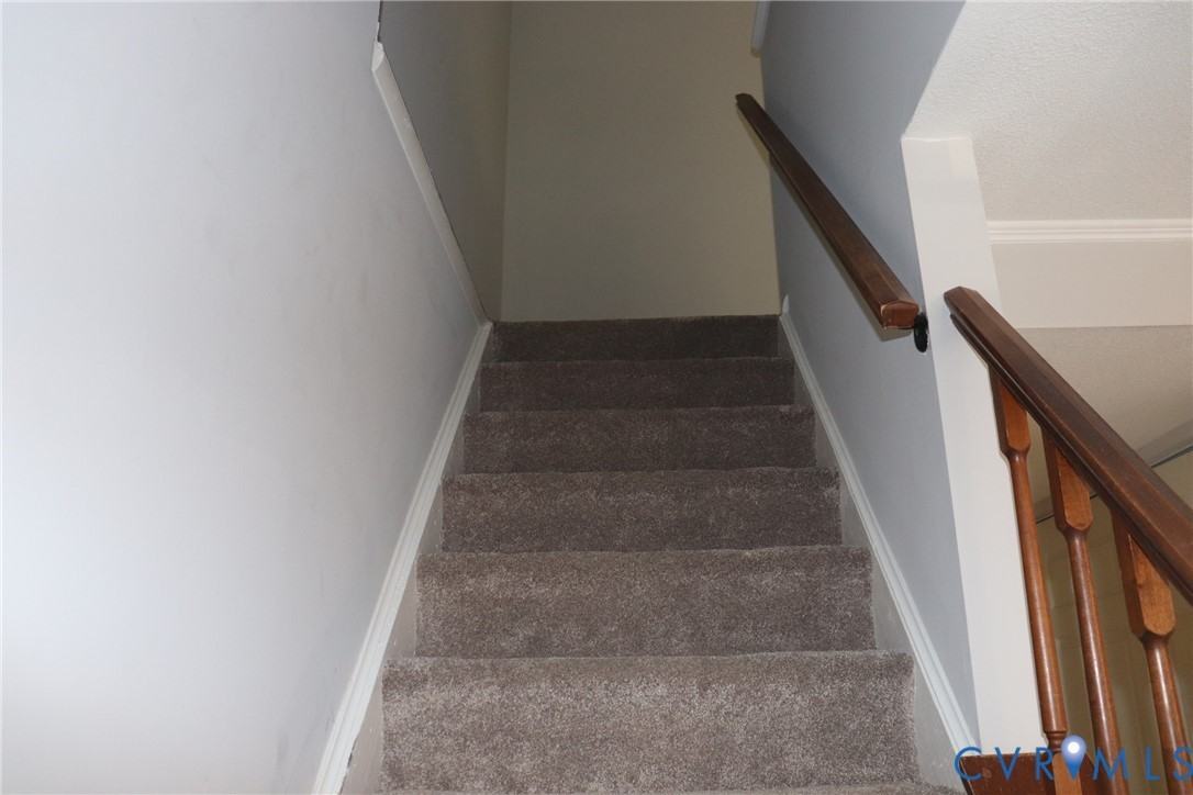 8102 Clovertree Ct - Photo 6 of 15