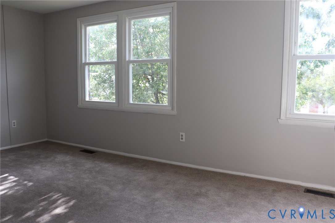 8102 Clovertree Ct - Photo 7 of 15