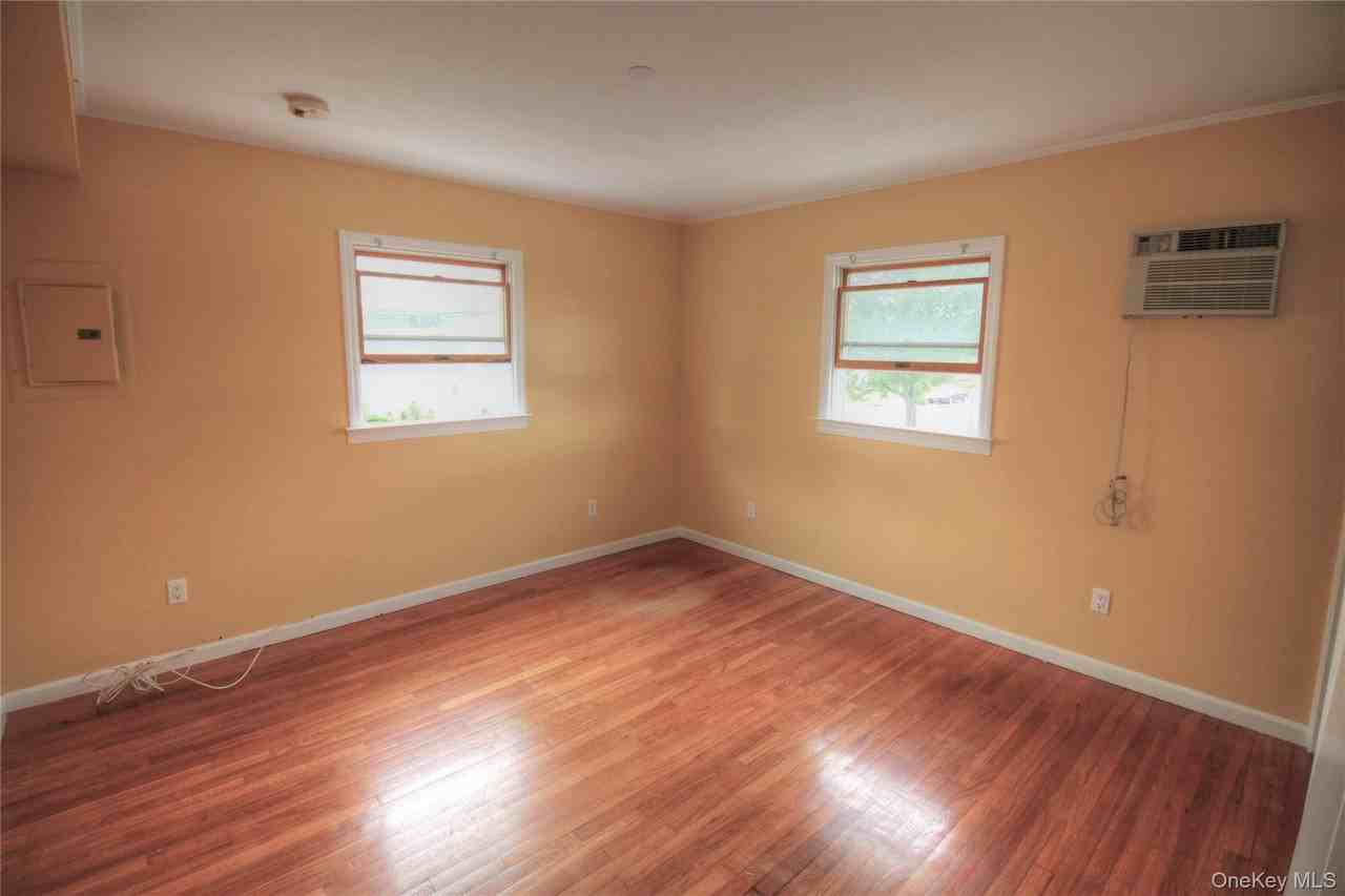 3382 Lindbergh Ave - Photo 4 of 35