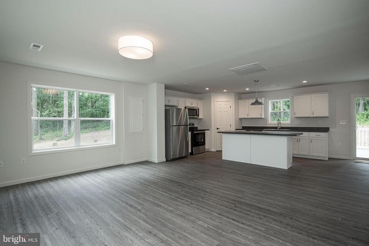 621 Port Providence Road - Photo 2 of 22