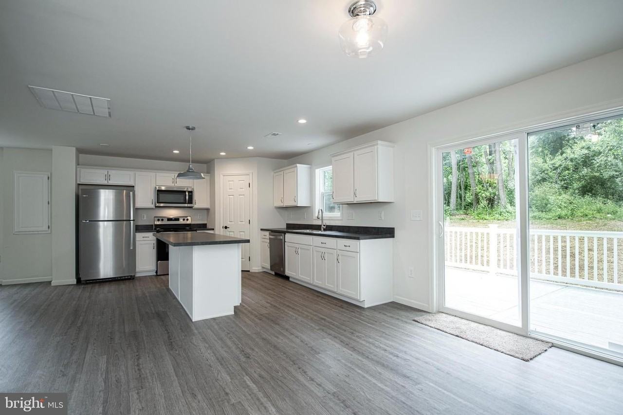 621 Port Providence Road - Photo 7 of 22