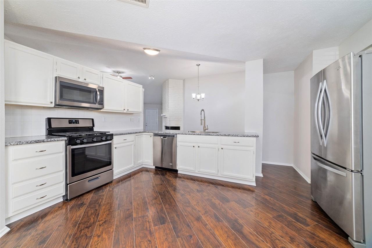 7914 Tamayo Dr - Photo 3 of 20