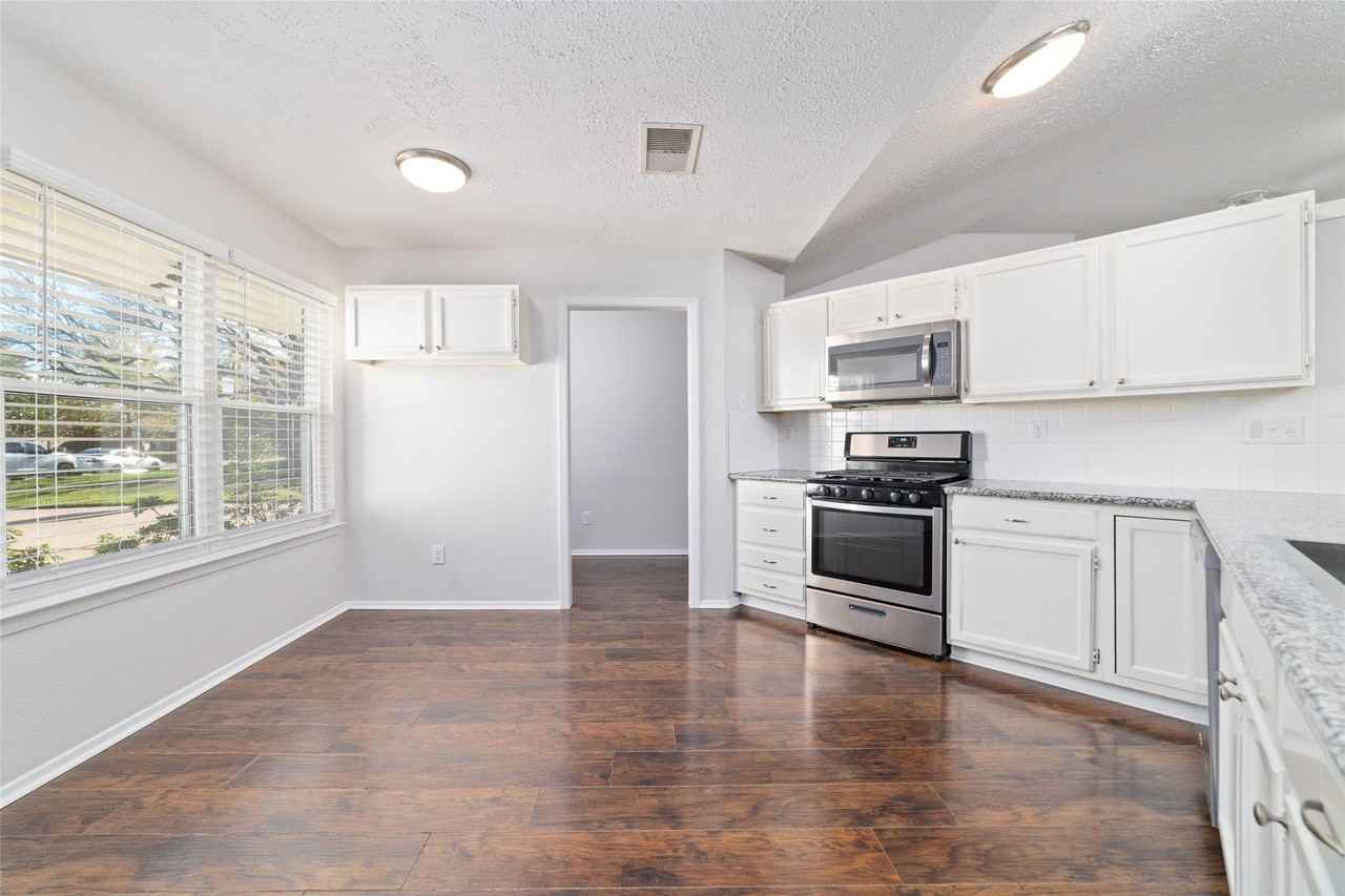 7914 Tamayo Dr - Photo 4 of 20