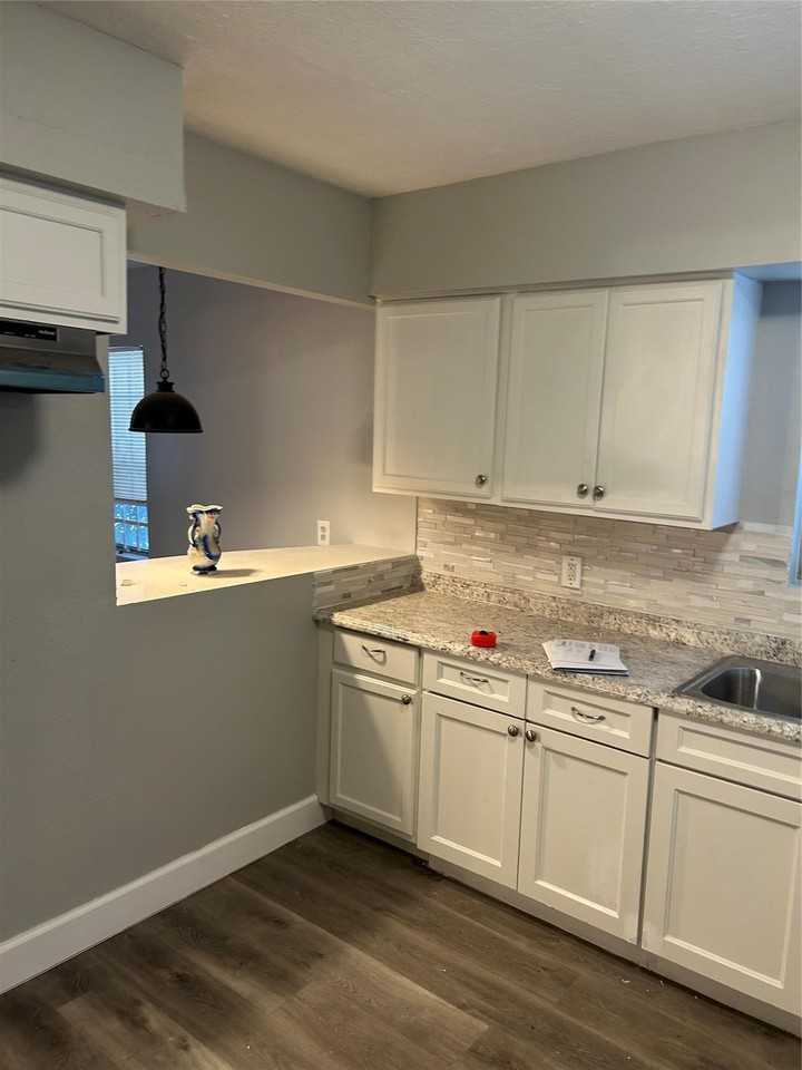 1407 Silverdale St - Photo 5 of 8