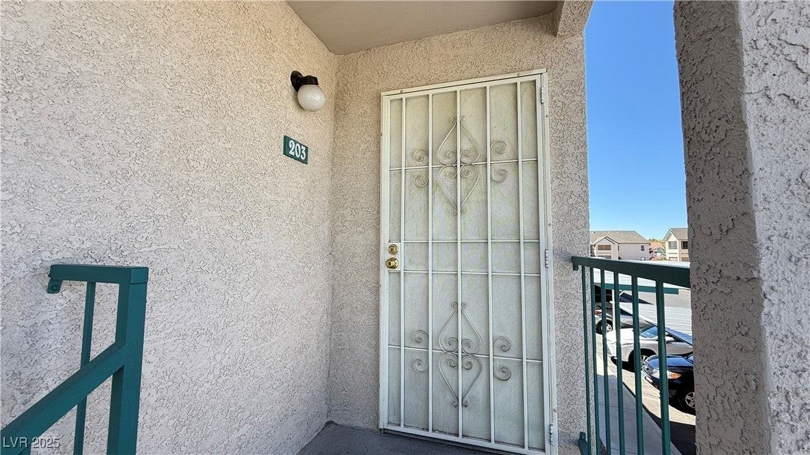 5261 Lindell Rd - Photo 4 of 18