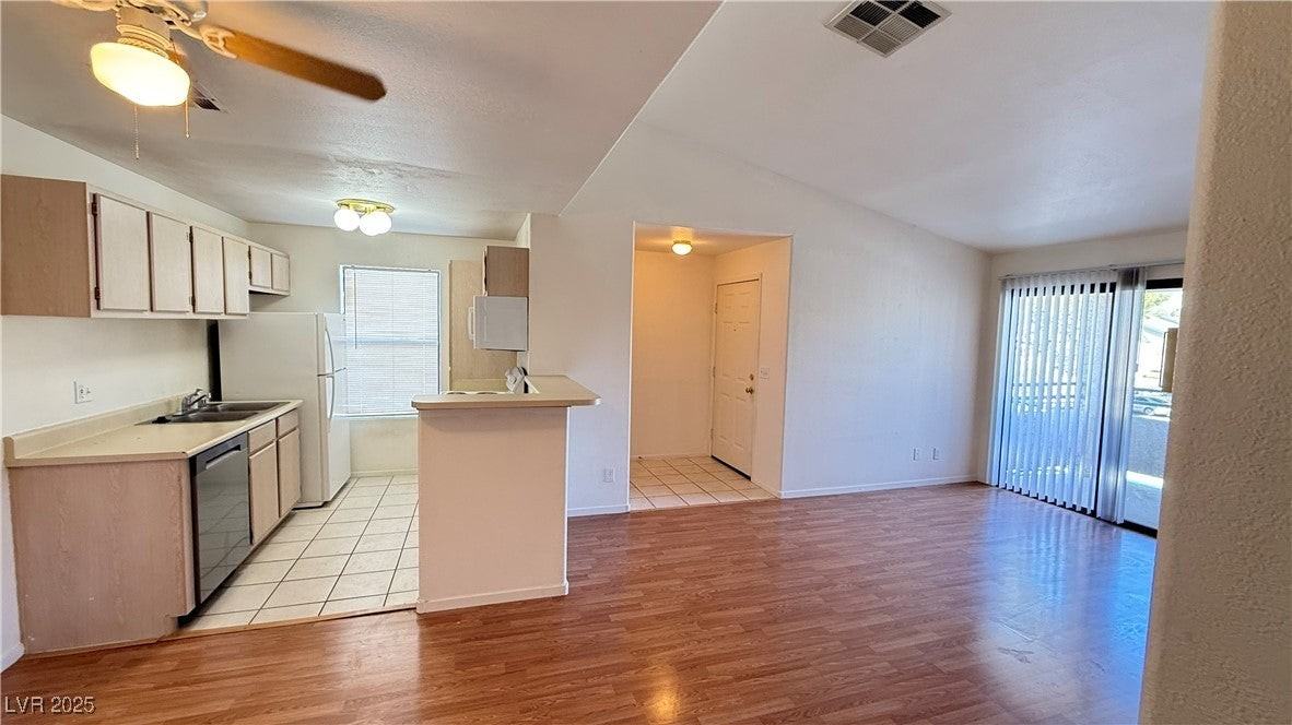 5261 Lindell Rd - Photo 5 of 18