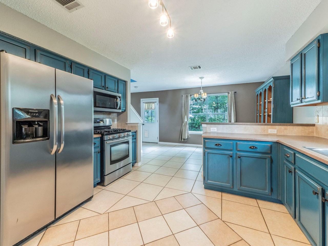 8400 Mount Shasta Cv - Photo 4 of 33