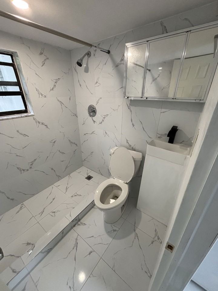 11700 Ne 1st Ave - Photo 2 of 7