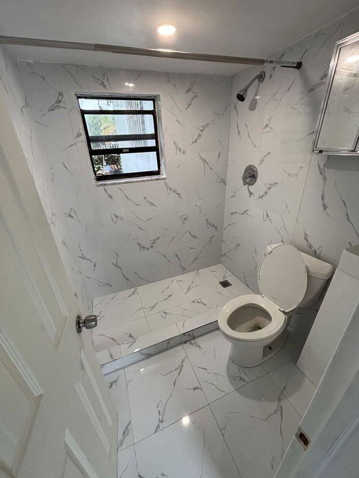 11700 Ne 1st Ave - Photo 3 of 7