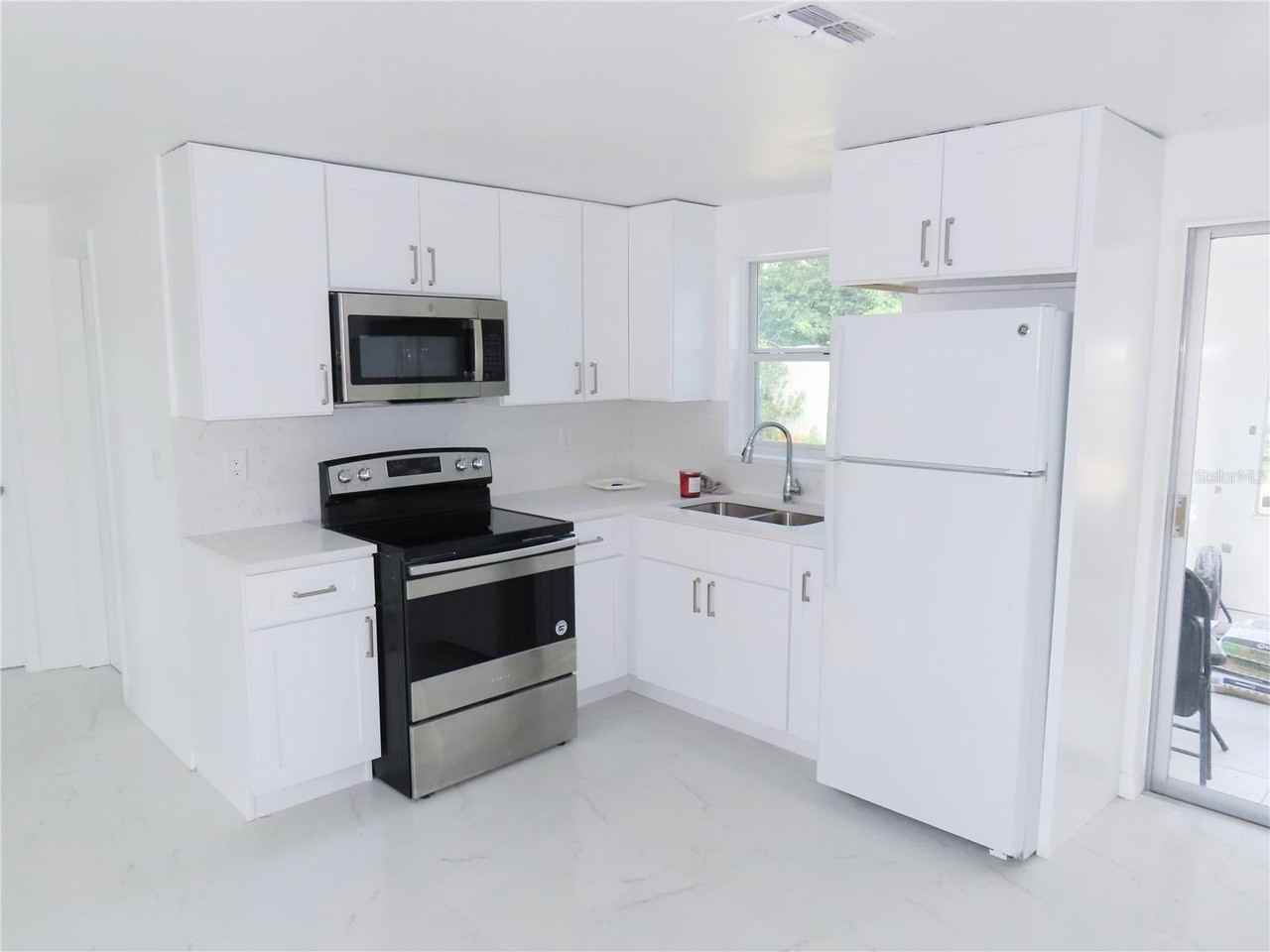 3610 Pinehurst Dr - Photo 4 of 14