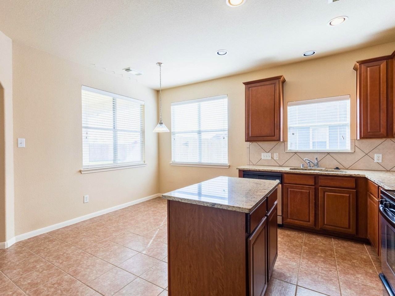 21007 Sonoma Mission Court - Photo 7 of 18