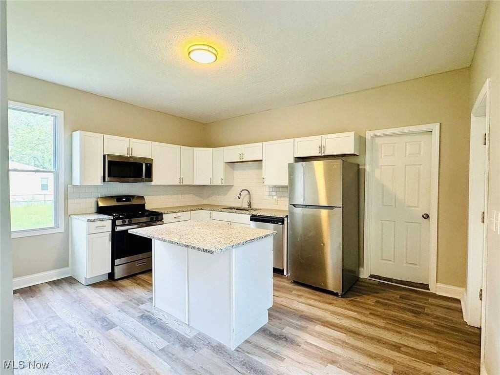 2230 E 90th St - Photo 6 of 22