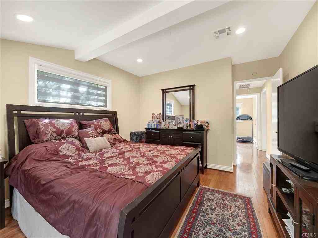 5310 Nestle Ave - Photo 3 of 8