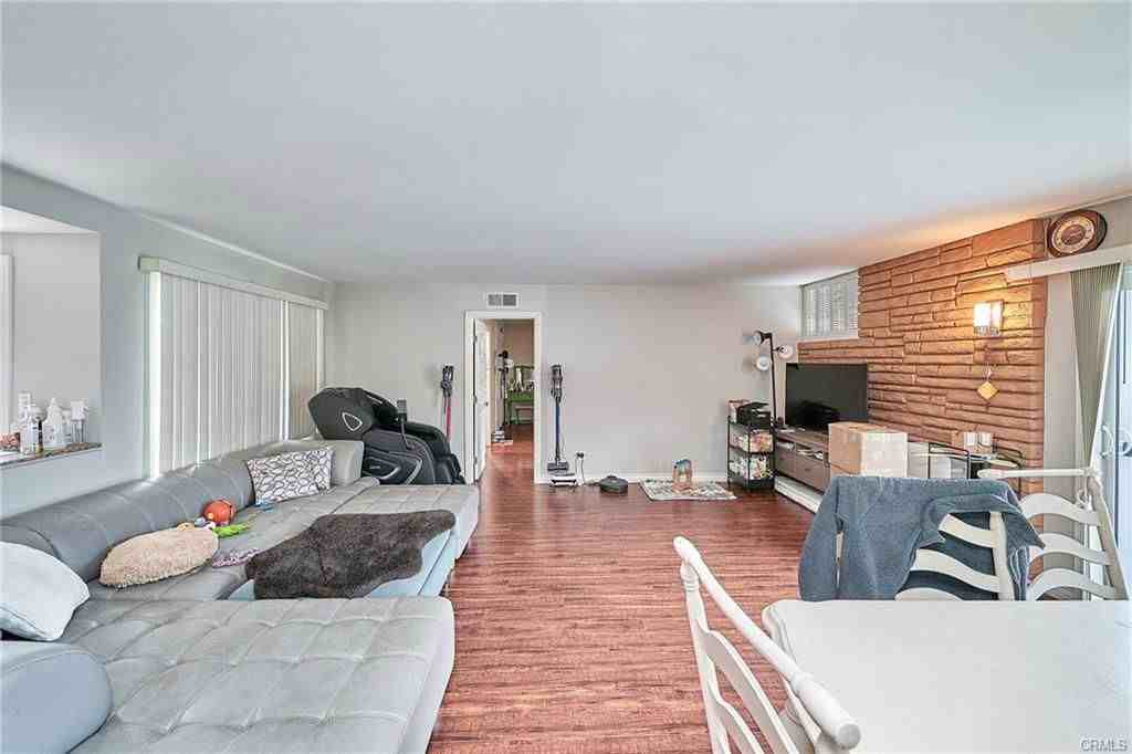 17167 Index Street - Photo 6 of 8