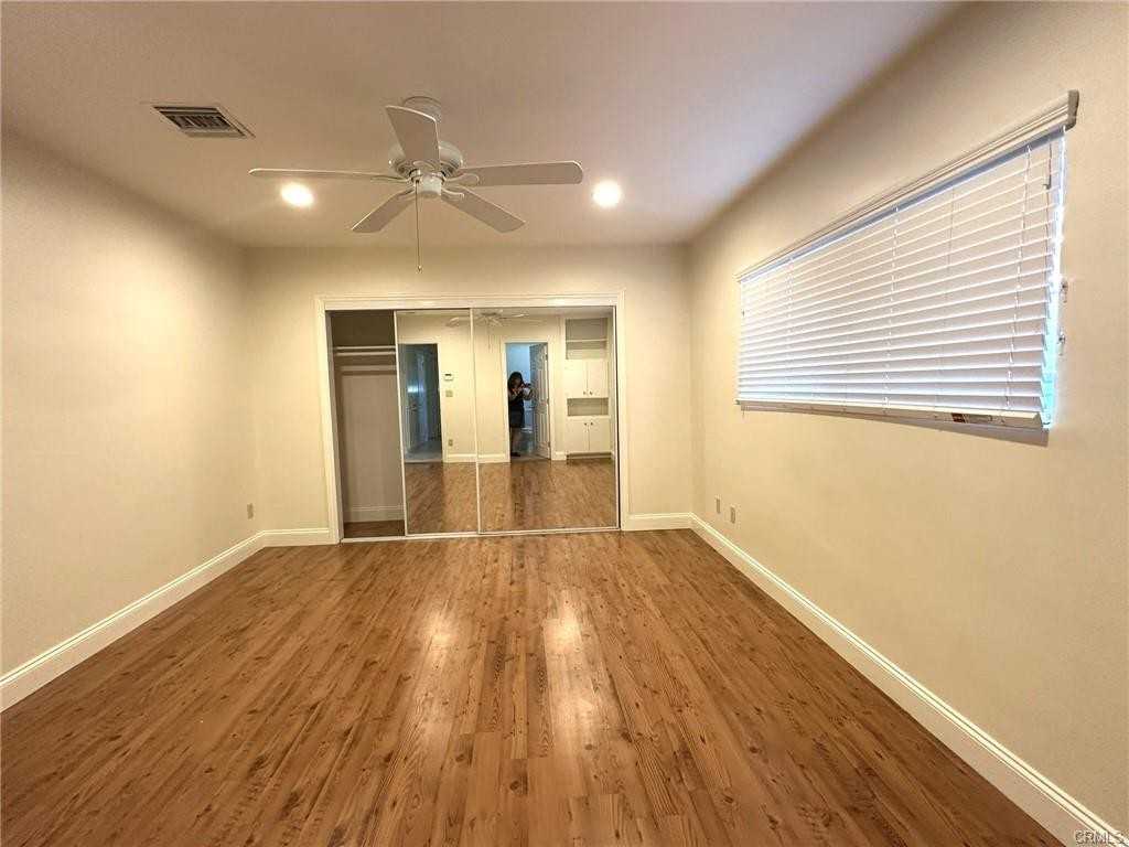 16830 Wyandotte Street - Photo 4 of 8