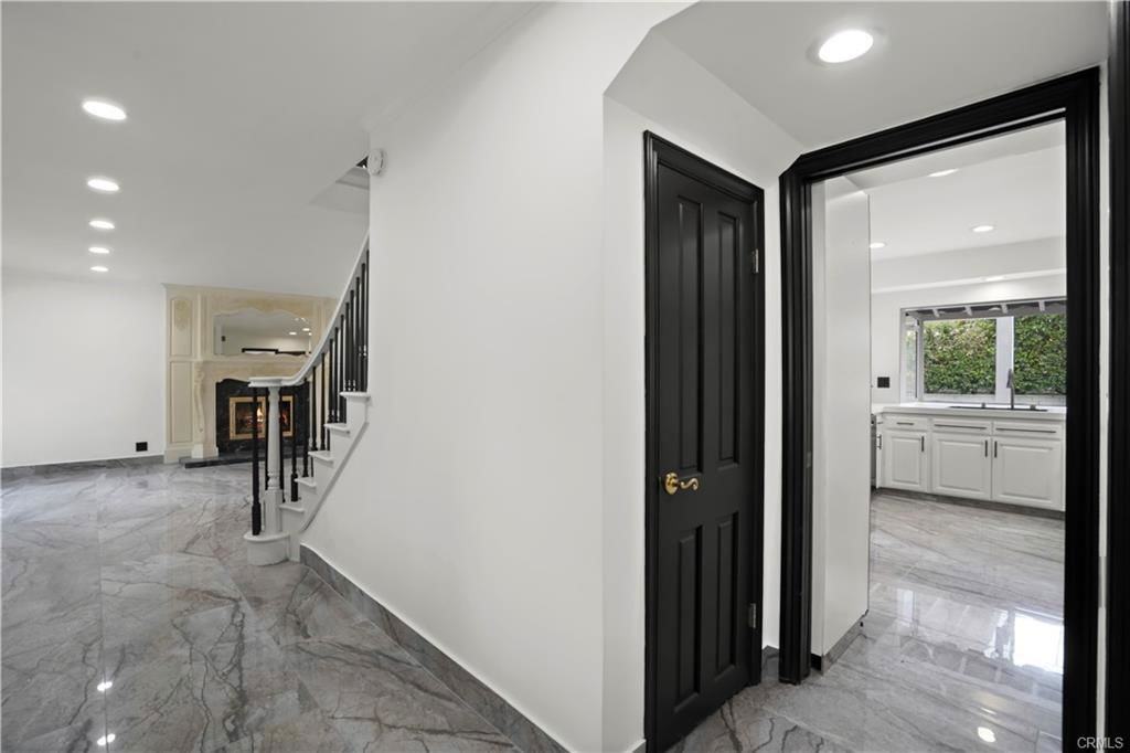 9853 Wish Ave - Photo 2 of 8