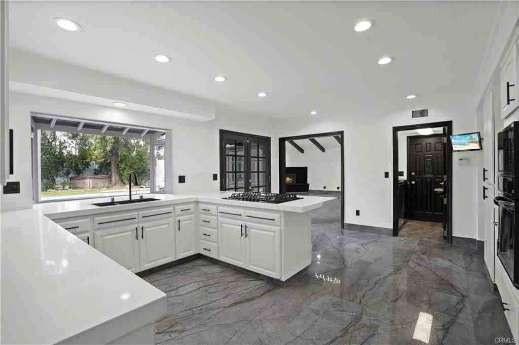 9853 Wish Ave - Photo 3 of 8