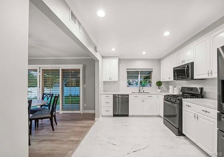 18334 Los Alimos St - Photo 2 of 8