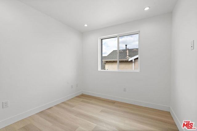 10746 Hortense St - Photo 2 of 8