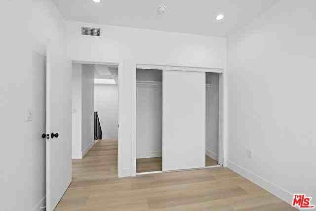 10746 Hortense St - Photo 3 of 8