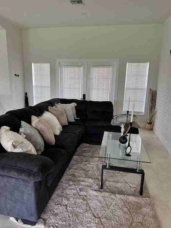 1210 Sw 10th Ter - Photo 2 of 8