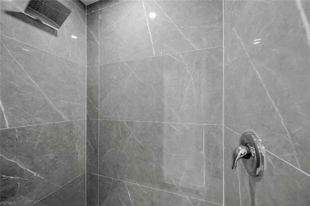 204 Nw 14th St - Photo 3 of 8