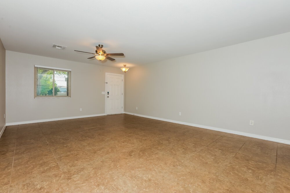 5336 E Flower Ave - Photo 3 of 16
