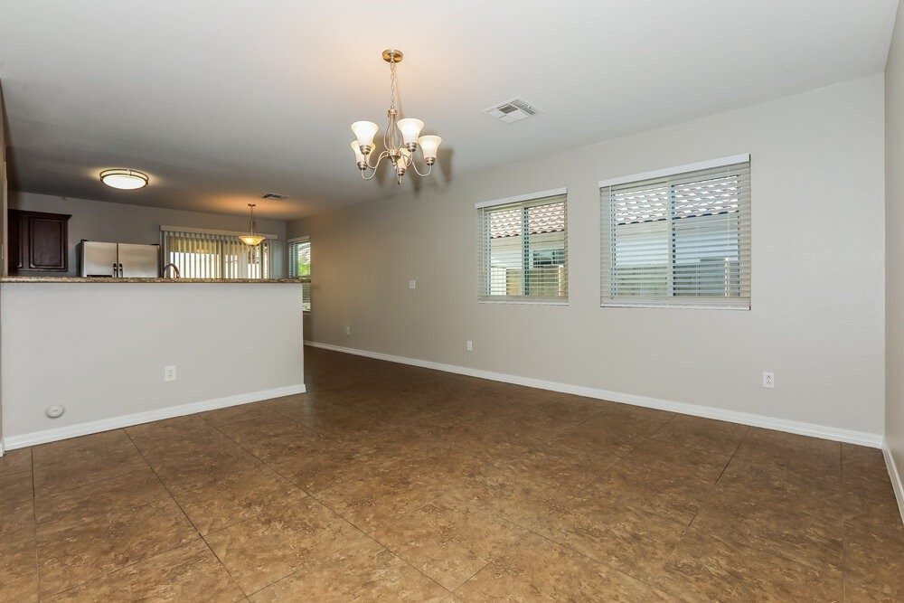 5336 E Flower Ave - Photo 4 of 16