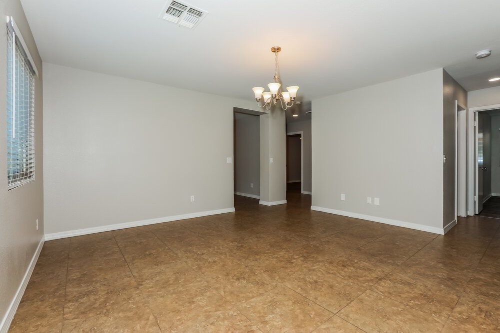 5336 E Flower Ave - Photo 5 of 16