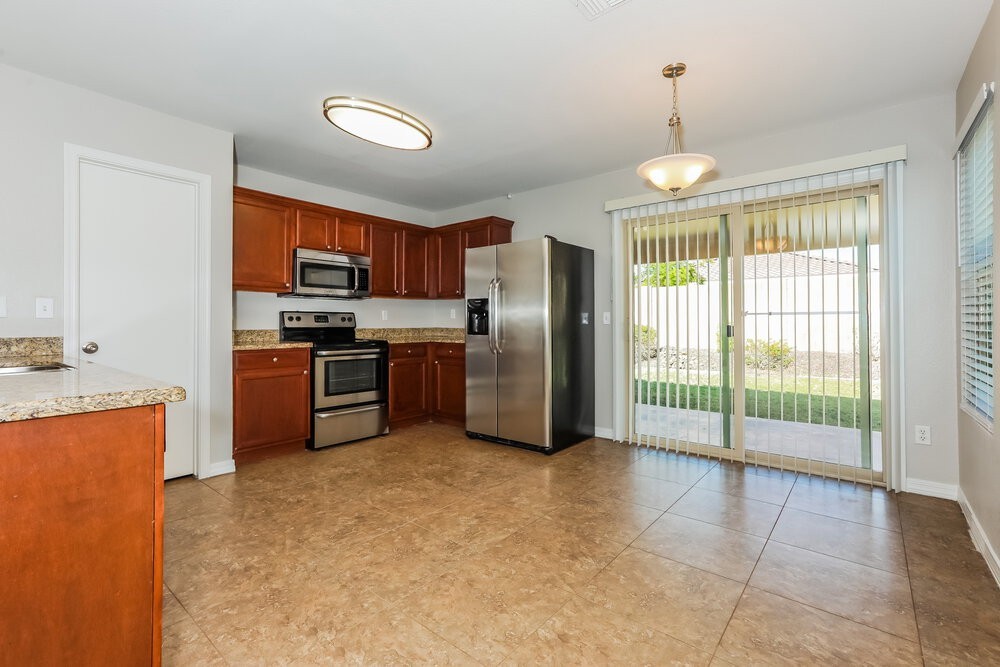 5336 E Flower Ave - Photo 6 of 16