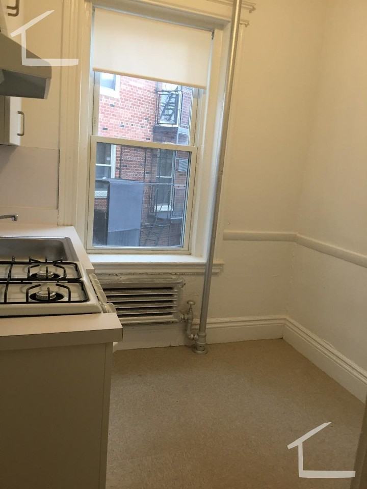 122 Warren St #6 - Photo 7 of 17