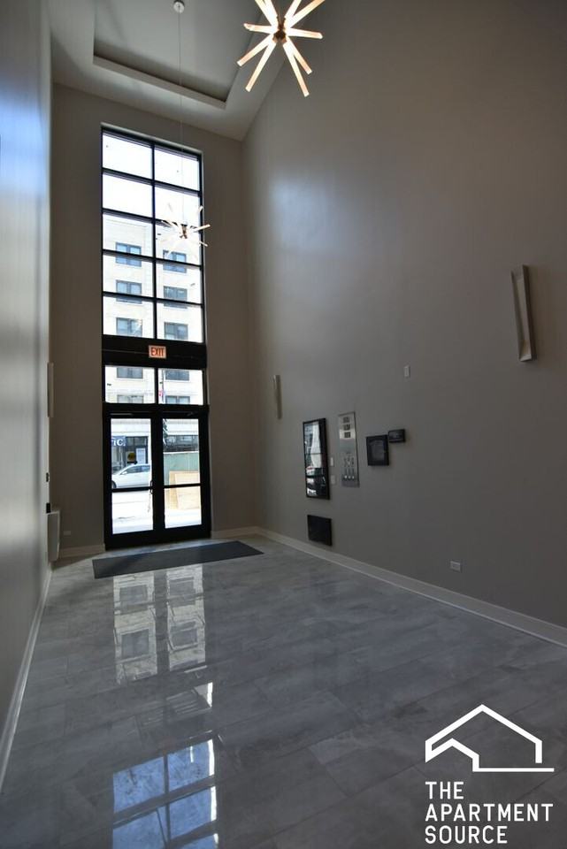 3833 N Broadway St #210 - Photo 3 of 5