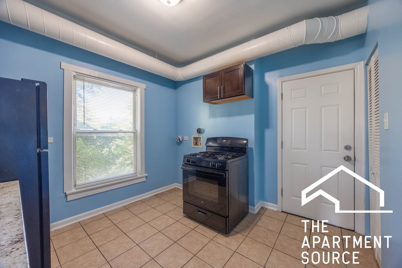 4058 W Congress Pkwy #2S - Photo 6 of 13