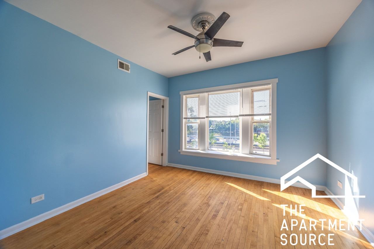 4058 W Congress Pkwy #2S - Photo 3 of 13