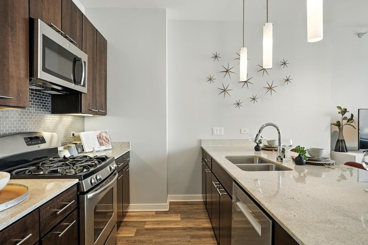 469 W Huron St #1-1 - Photo 3 of 26