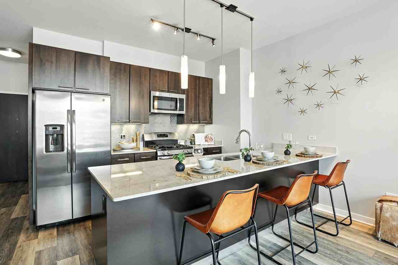 469 W Huron St #1-1 - Photo 7 of 26