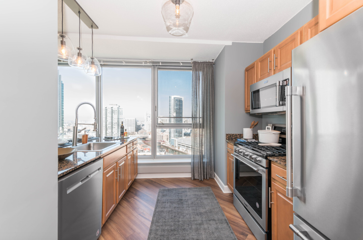 300 N Canal St #2-2PH - Photo 6 of 32