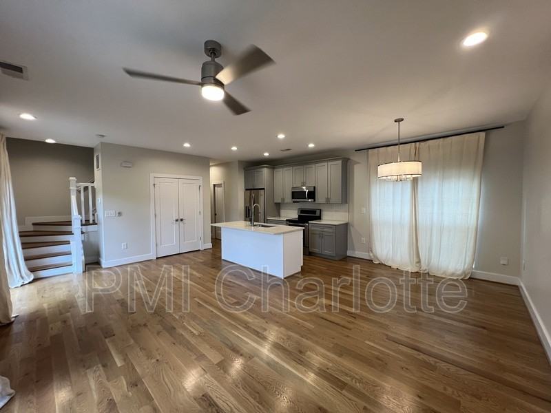 1106 N Alexander St - Photo 6 of 22