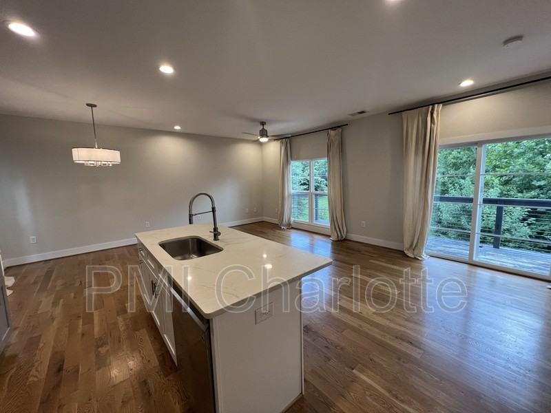 1106 N Alexander St - Photo 7 of 22