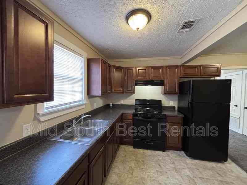 1615 Gum St - Photo 3 of 6