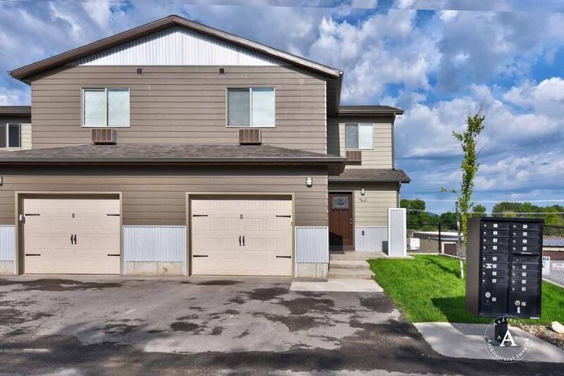2052 Gold Ave - Photo 4 of 22