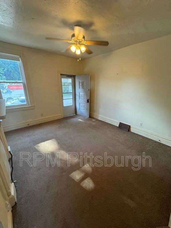 120 Earl Street - Photo 2 of 11