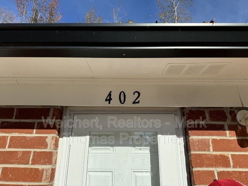 402 School St - Photo 2 of 5