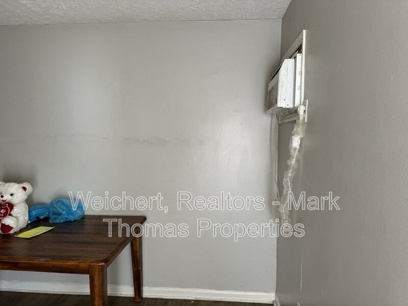 402 School St - Photo 3 of 5