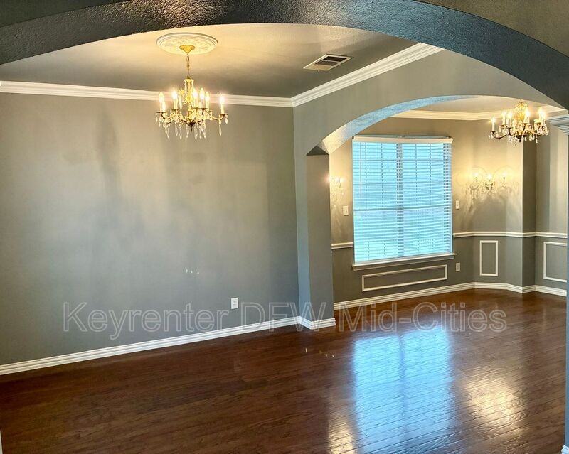 409 Royal Crest Dr - Photo 3 of 27