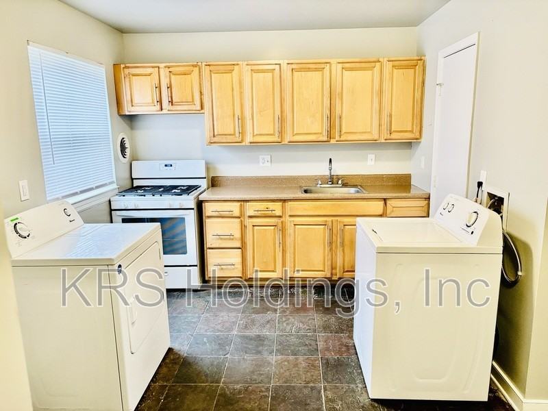 5208 Goolsby Ct - Photo 3 of 9